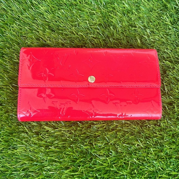 Louis Vuitton vintage patent leather, red zippy wallet. - Picture 1 of 13